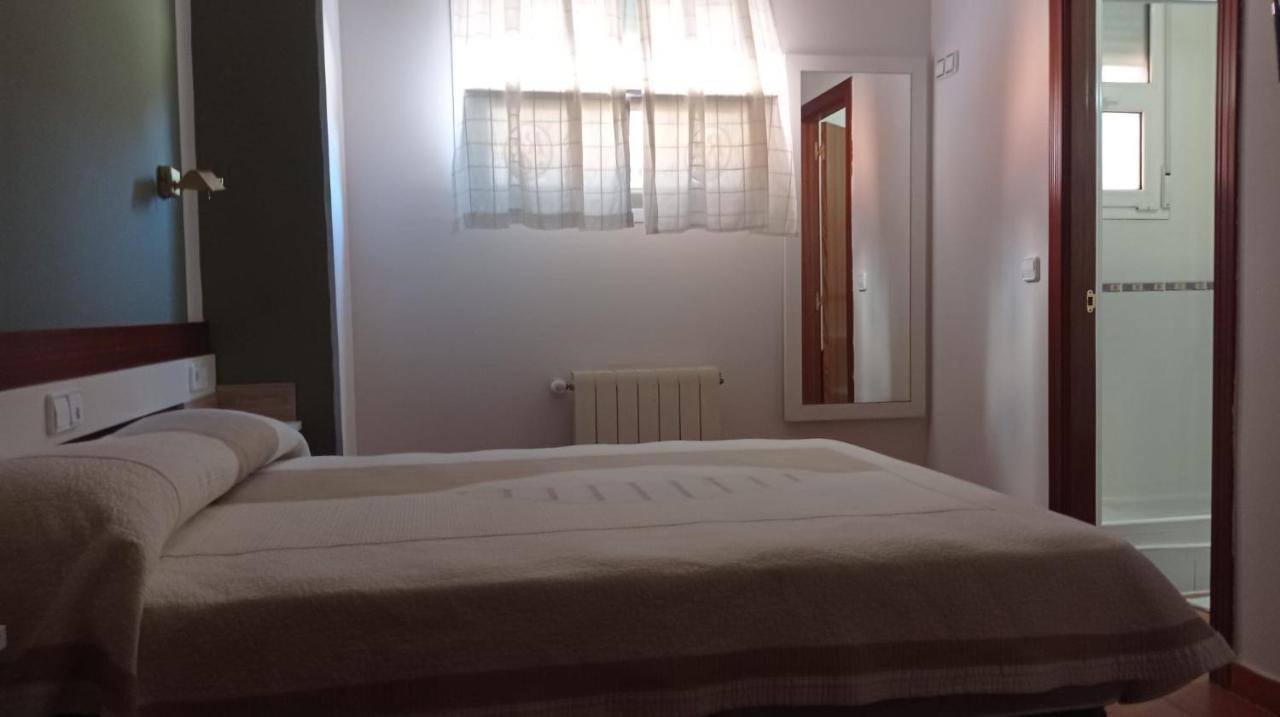 Alojamiento Numancia Pension Burgo エクステリア 写真