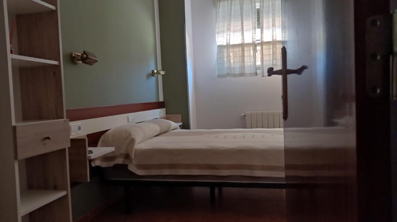 Alojamiento Numancia Pension Burgo エクステリア 写真